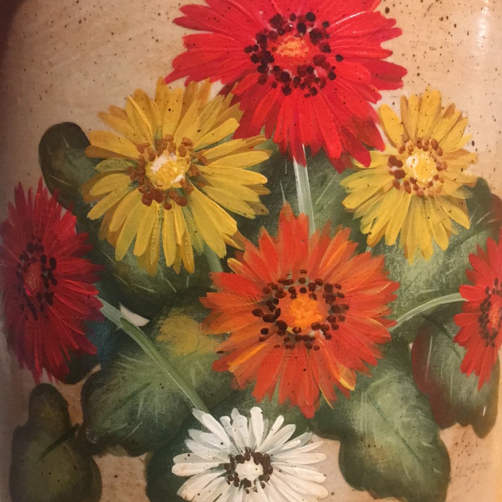 Stoneware crock- hand painted-2 quart size - Picture 7 of 7